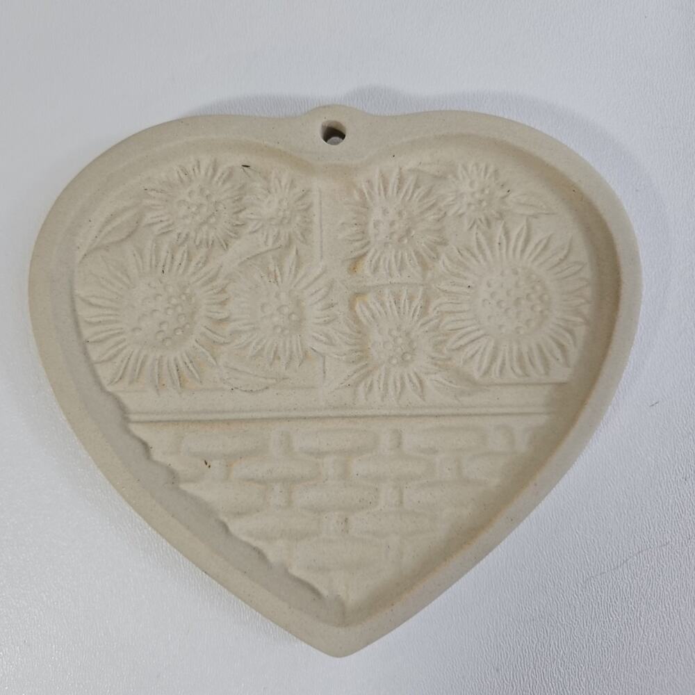 VTG 1994 Pampered Chef 6” Stoneware Sunflower Basket Heart‎ Cookie Mold Made USA